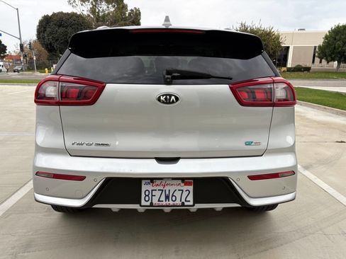 Used 2017 Kia Niro Touring w/ Advanced Technology Package image 5