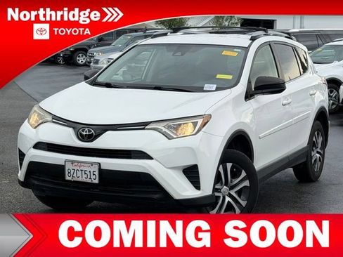 Used 2018 Toyota RAV4 LE FWD image 1