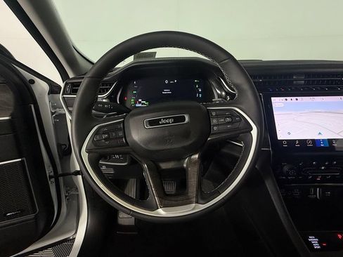 Certified 2023 Jeep Grand Cherokee 4WD 4xe w/ Luxury Tech Group II image 13