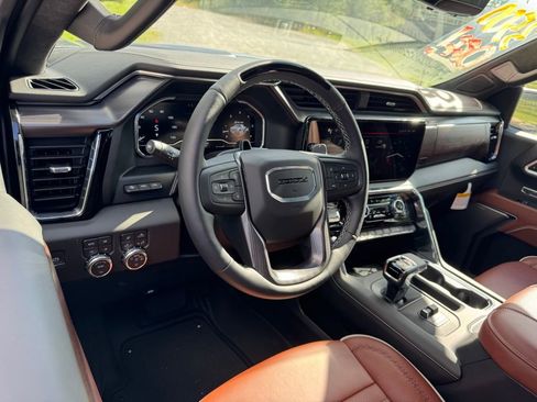 New 2025 GMC Sierra 1500 Denali Ultimate image 3