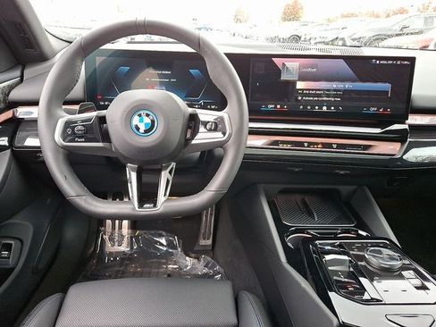 Certified 2025 BMW i5 xDrive40 w/ M Sport Package image 12