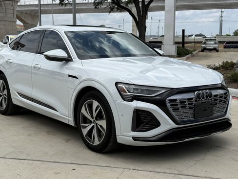 Used 2024 Audi Q8 e-tron Premium Plus w/ Premium Plus Package AWD/4WD image 18