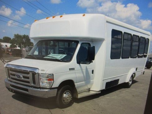 Used 2019 Ford E-450 and Econoline 450 Super Duty w/ Shuttle Bus Prep Package RWD image 4