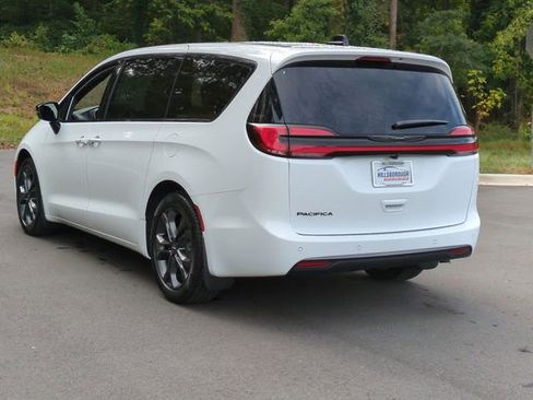 New 2026 Chrysler Pacifica Select image 11