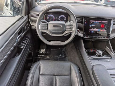 Certified 2024 Jeep Wagoneer Series II w/ Flexible Seating Group RWD image 16
