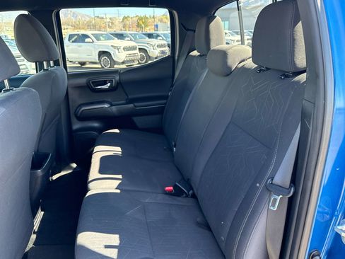 Used 2017 Toyota Tacoma TRD Off-Road w/ Tow Package (A/T) image 13