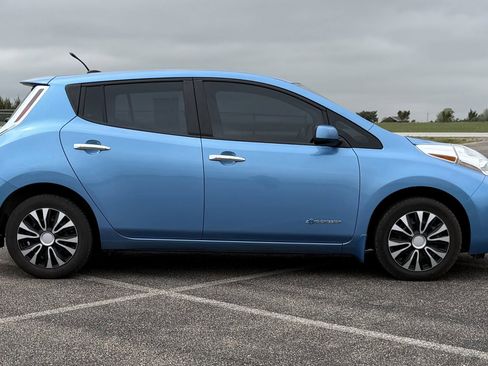 Used 2014 Nissan Leaf S FWD image 2
