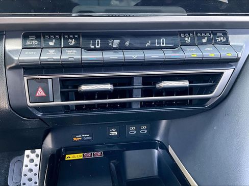 Used 2025 Toyota Camry XSE w/ Premium Package FWD image 32
