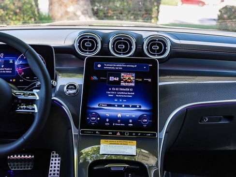 New 2025 Mercedes-Benz GLC 300 4MATIC image 12