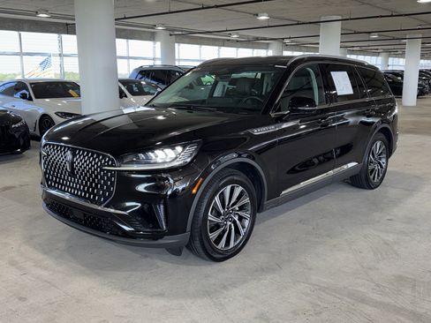 Used 2025 Lincoln Aviator 2WD image 4