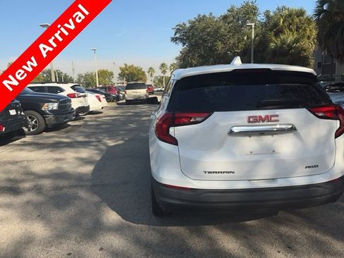 Used 2020 GMC Terrain SLE image 12