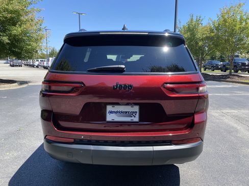 Used 2025 Jeep Grand Cherokee L Limited w/ Trailer Tow Package AWD/4WD image 8