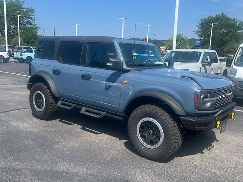 Used 2023 Ford Bronco Badlands AWD/4WD image 3