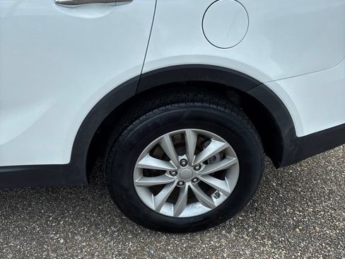 Used 2017 Kia Sorento FWD w/ LX Convenience Package image 18