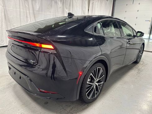 Used 2025 Toyota Prius XLE image 7