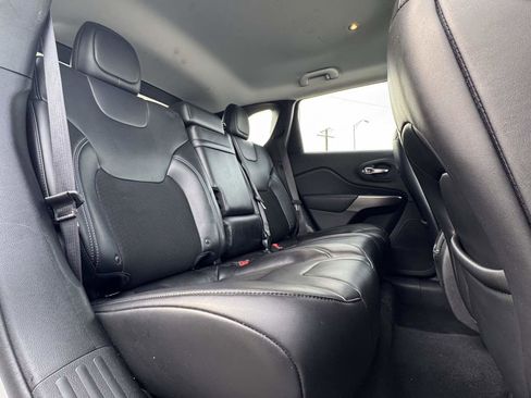 Used 2019 Jeep Cherokee Latitude Plus w/ Cold Weather Group image 33