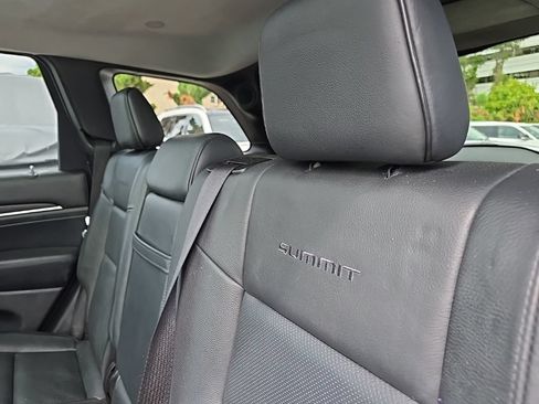 Used 2017 Jeep Grand Cherokee Summit AWD/4WD image 18