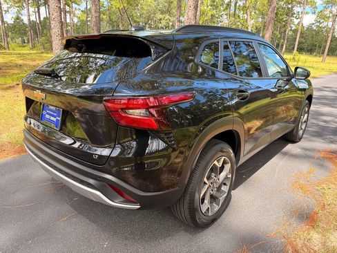 New 2026 Chevrolet Trax LT w/ Driver Confidence Package FWD image 5