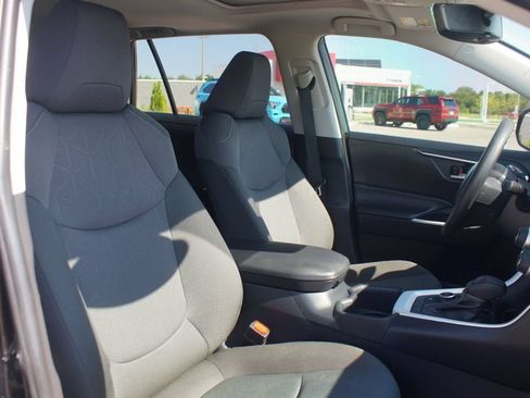 Used 2025 Toyota RAV4 XLE AWD/4WD image 22