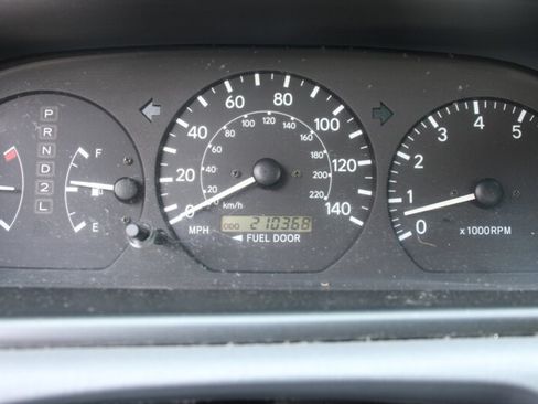 Used 2000 Toyota Camry LE FWD image 7
