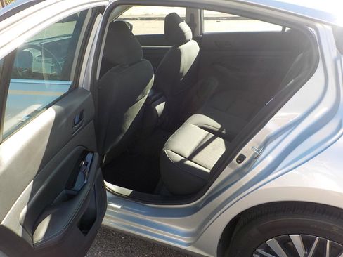 Used 2023 Nissan Altima 2.5 SV w/ SV Premium Package image 11