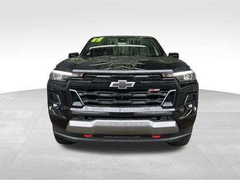 Used 2023 Chevrolet Colorado Z71 w/ Z71 Convenience Package 2 AWD/4WD image 2