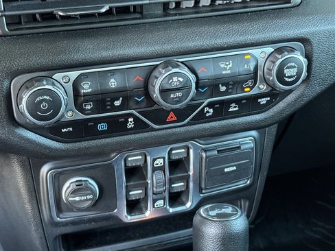 Used 2024 Jeep Wrangler Sport S w/ Convenience Group image 19