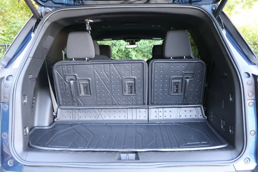 Certified 2023 Chevrolet Traverse LT FWD image 51