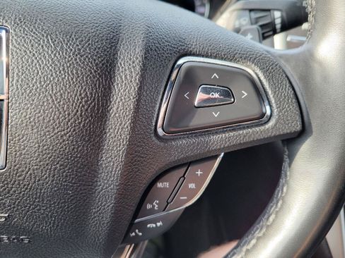 Used 2019 Lincoln MKC Select w/ Select Plus Package AWD/4WD image 17