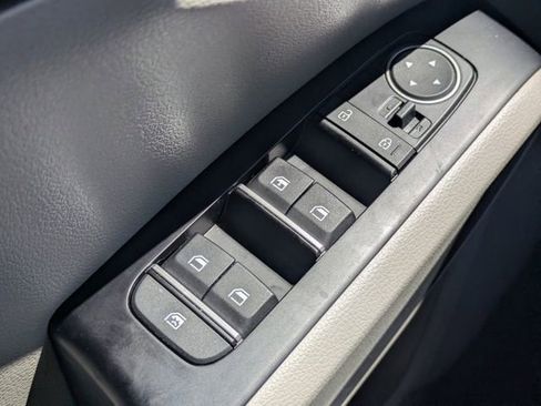 Used 2025 Kia Soul LX FWD image 21