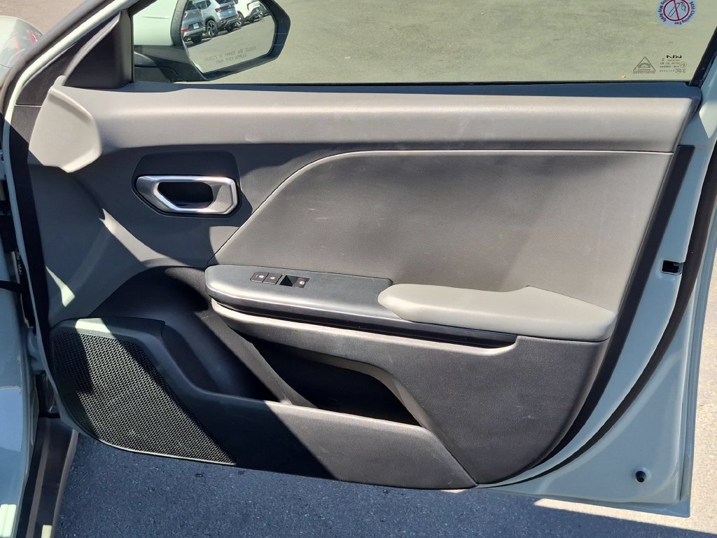 Used 2025 Kia K4 FWD image 33