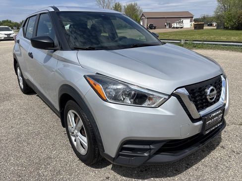 Used 2020 Nissan Kicks S FWD image 1