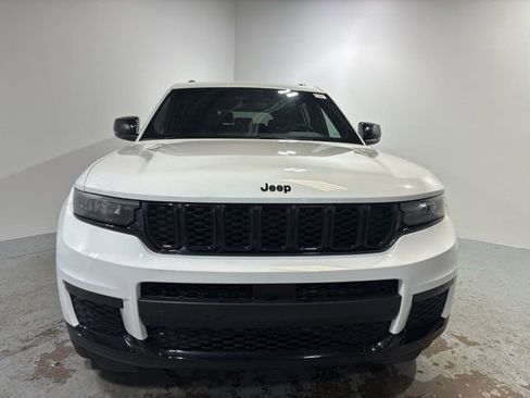 Used 2024 Jeep Grand Cherokee L Laredo image 3