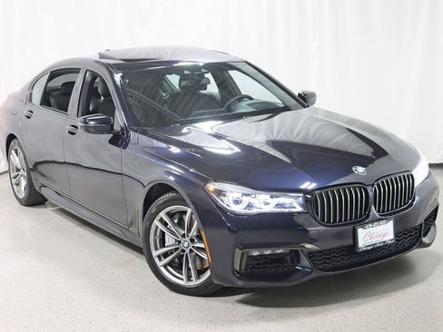 Used 2019 BMW 750i xDrive w/ M Sport Package image 5