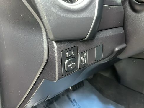 Used 2018 Toyota Corolla LE image 20