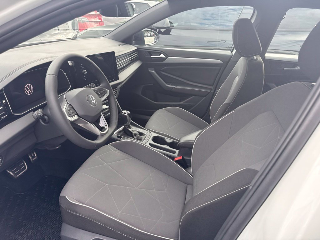 Used 2026 Volkswagen Jetta Sport FWD image 3