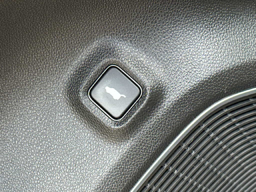Used 2023 Acura MDX SH-AWD image 22
