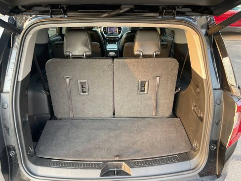 Used 2020 GMC Acadia SLT w/ LPO, Floor Liner Package AWD/4WD image 19