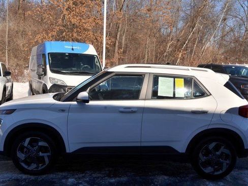 Used 2024 Hyundai Venue SEL image 5