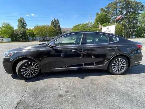 Used 2017 Kia Cadenza Premium w/ Luxury Package FWD image 5