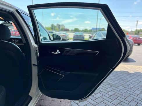 Used 2017 Kia Cadenza Premium FWD image 48