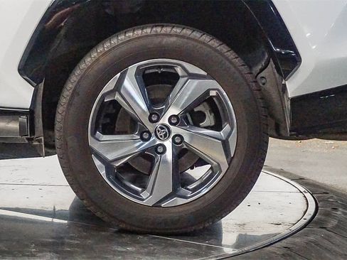 Used 2021 Toyota RAV4 SE w/ Weather & Moonroof Package image 10