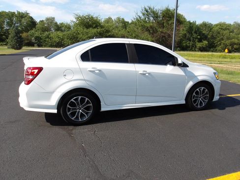 Used 2019 Chevrolet Sonic LT w/ Convenience Package FWD image 3
