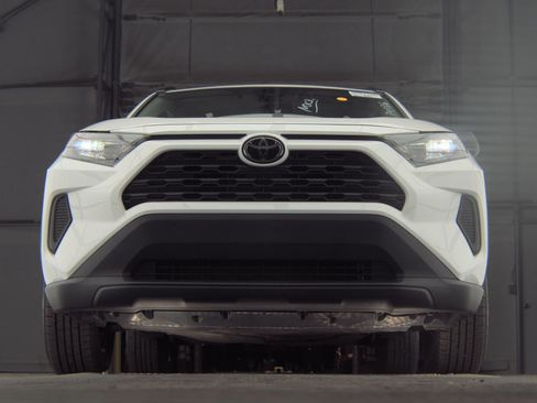 Used 2020 Toyota RAV4 LE image 3