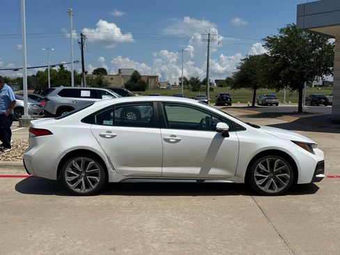 Used 2022 Toyota Corolla SE FWD image 6
