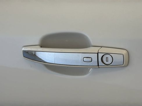 Used 2019 Buick Encore Essence w/ Safety Package II image 10