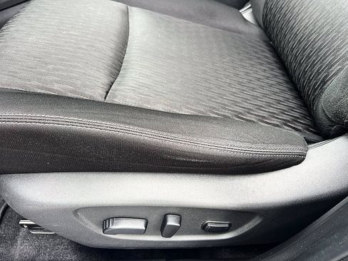 Used 2019 Nissan Rogue SV FWD image 21