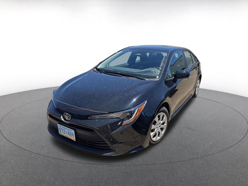 Used 2025 Toyota Corolla LE FWD image 2