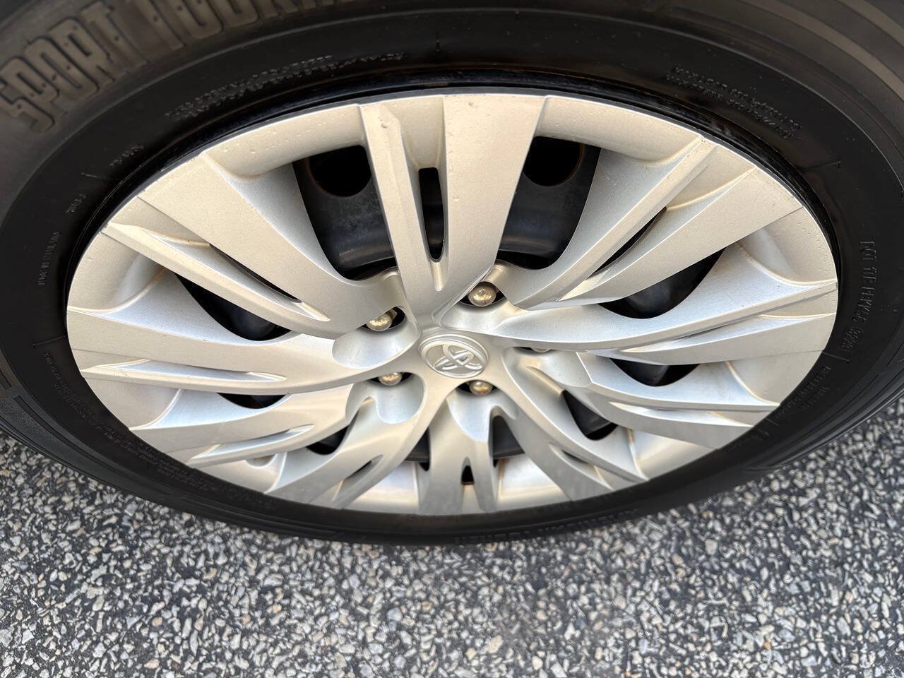 Used 2013 Toyota Camry LE FWD image 7