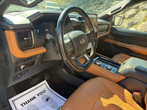 Used 2023 Ford Expedition Platinum AWD/4WD image 17
